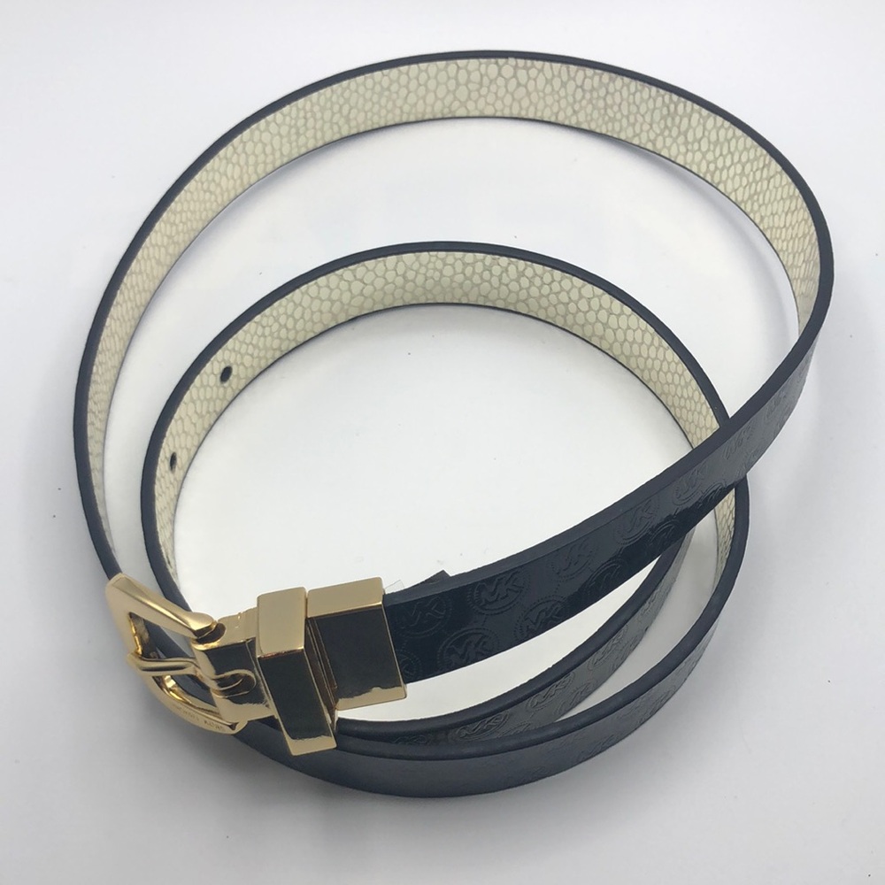 Michael Kors Reversible Black/Metalic Belt w/MK Logo on black side. Size M